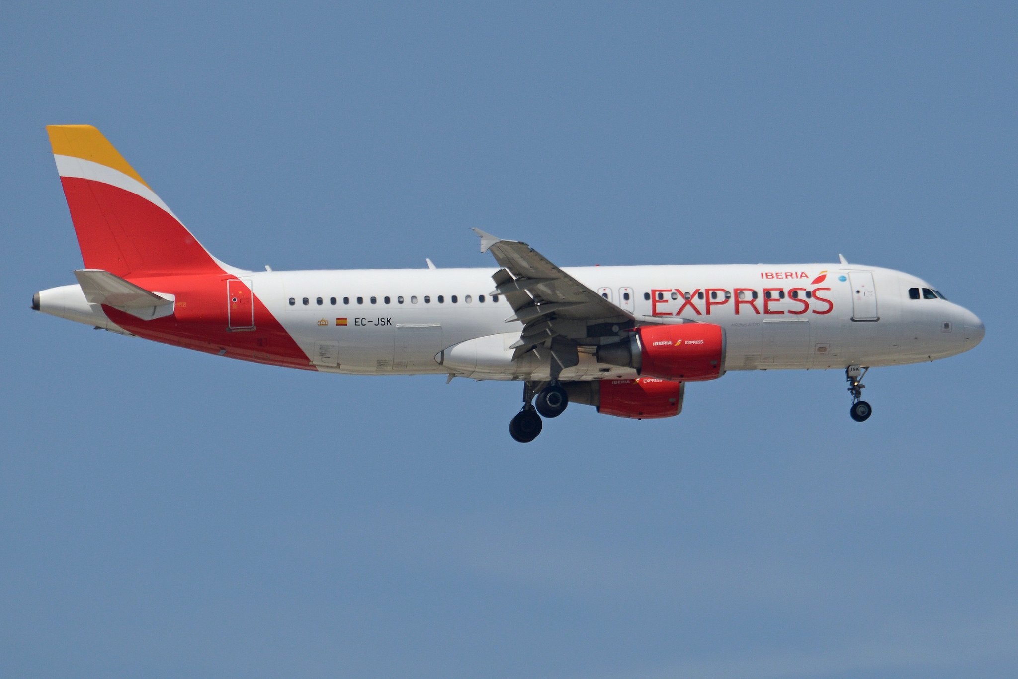 Airbus A320-214 EC-JSK
